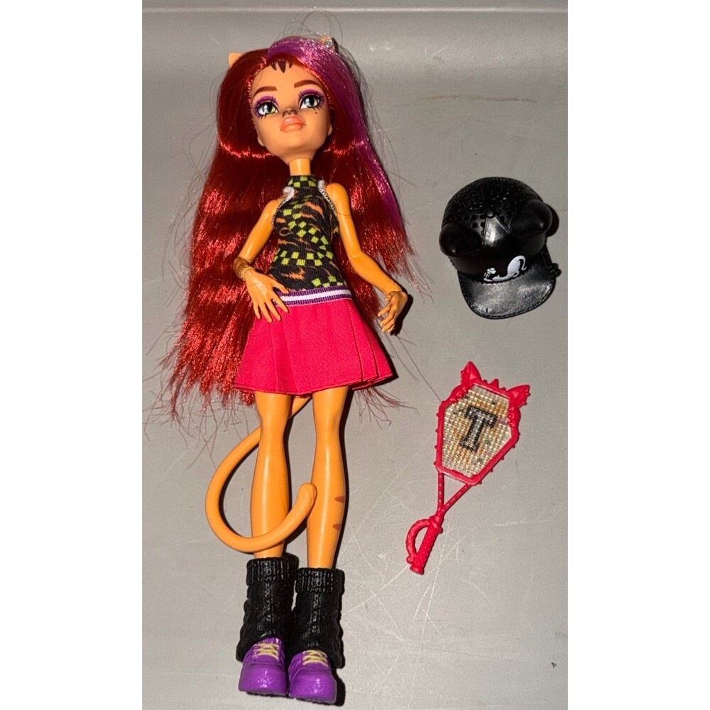 Monster High Buried Secrets: Courtside Fang-Out Toralei Stripe Doll